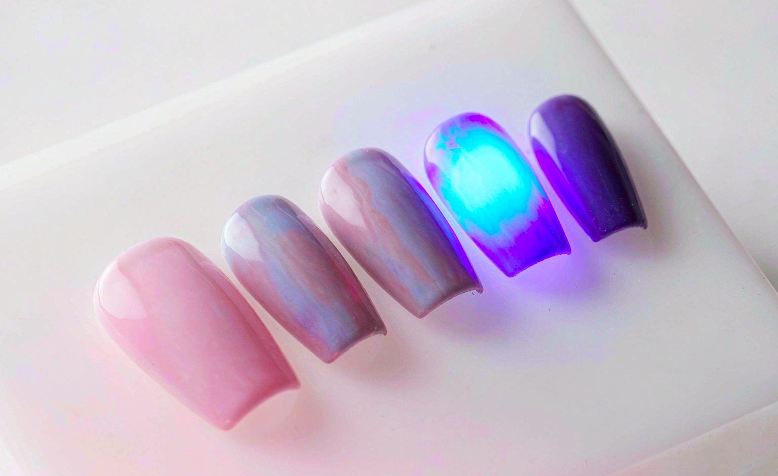 Colour-Changing Pigments in Nail Art: Thermochromic and UV-Activated Effects