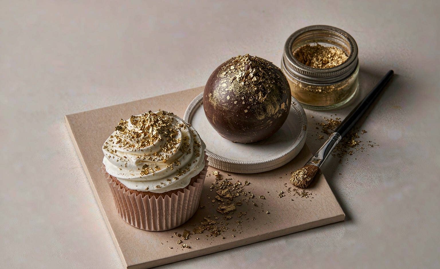 Edible Luster Dust for Cake, Confectionery and Drinks: Dosage, Technique and Shelf Life
